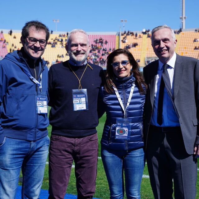 Silvia e Dario Carofalo con Andrea Bertalot Vice Direttore generale di Reale Mutua e Sandro Mencucci Amministratore delegato dell'U.S. Lecce nella splendida cornice dello Stadio Via Del mare